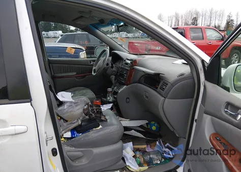 2004 Toyota Sienna Xle z USA, uszkodzony, nr VIN 5TDBA22C64S020538